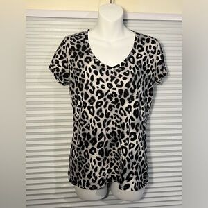 Leopard black/white/gray print top